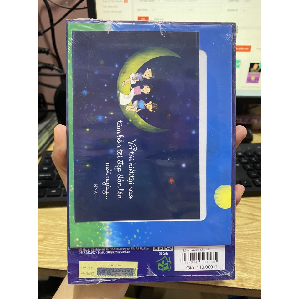 Sách - Làm bạn với bầu trời