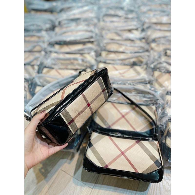 Túi kẹp nách B.b.Ri viền đáy