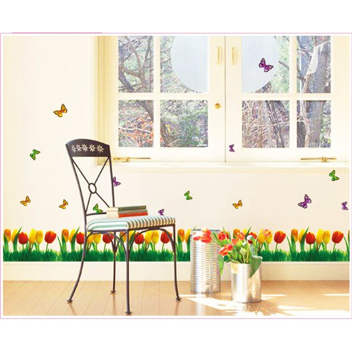Decal trang trí chân tường Hoa Tulip sắc màu cùng Bướm