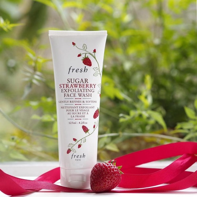 Kết quả hình ảnh cho FRESH - Kem tẩy da chết Sugar Strawberry Exfoliating Face Wash 125ml