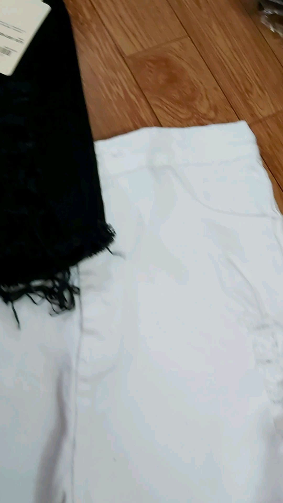 [Rẻ Vô Địch] Quần short kaki rách y hình về 2 màu trắng, đen kèm clip thật 💯💯💯 | BigBuy360 - bigbuy360.vn