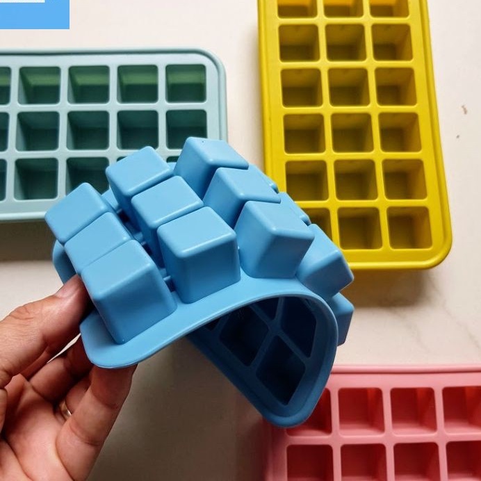 Khay làm đá Lock&Lock bằng Silicone dễ dàng tách đá khỏi khuôn