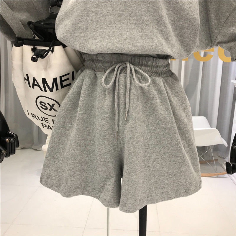 Bộ Đồ Thể Thao Phong Cách Preppy 185778 Set Áo Thun Ngắn Tay In Hình + Quần Short Ống Rộng Thời Trang Cho Nữ