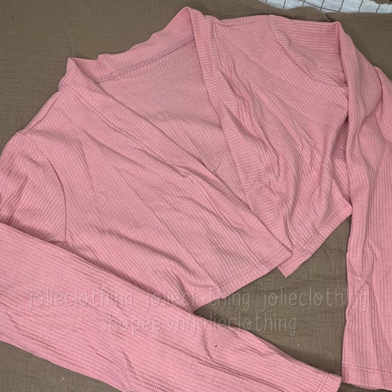 Set váy hai dây midi hoa nhí kèm áo khoác cardigan vàng dịu dàng, xinh xắn