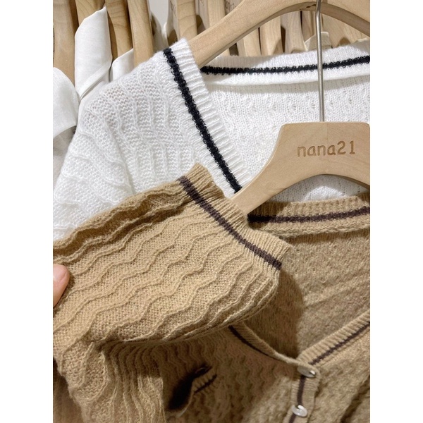 Cardigan kẻ viền đen