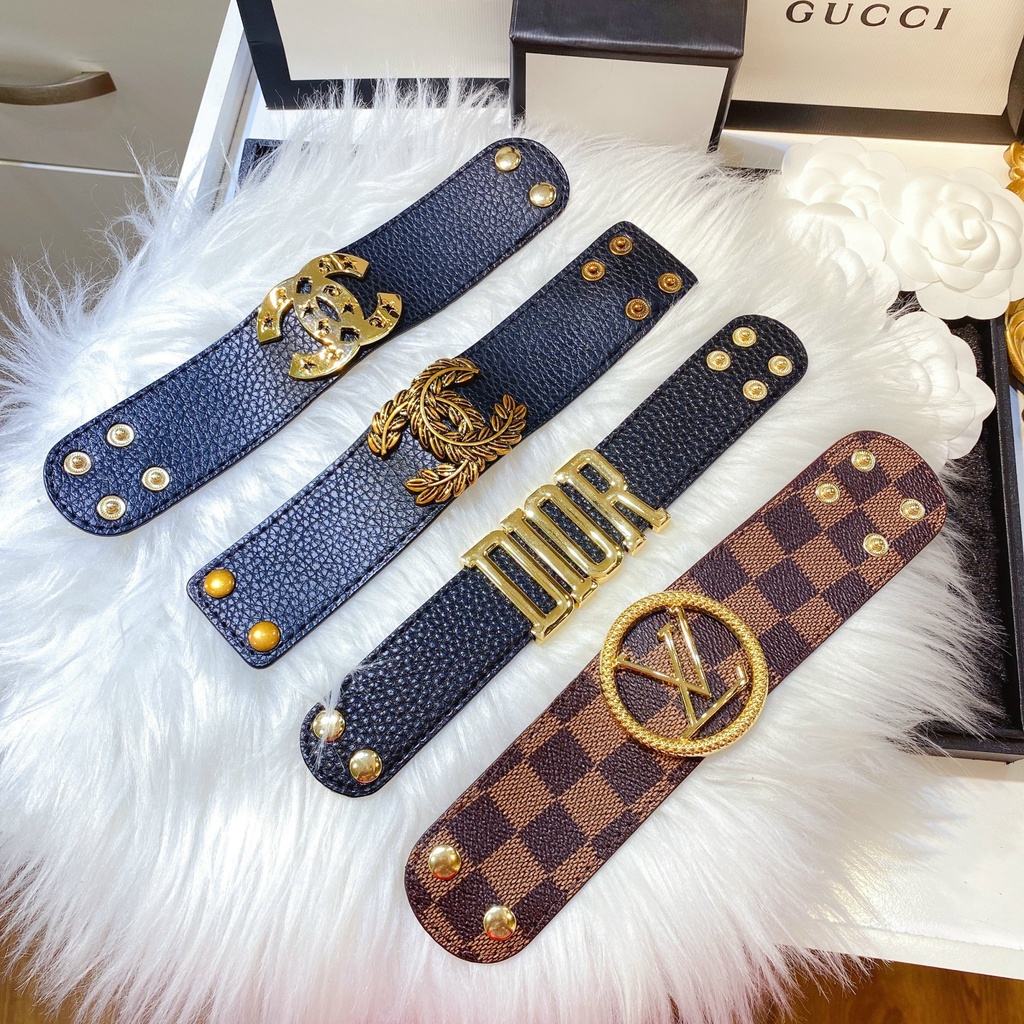 Vòng tay nữ dây da cao cấp bảng to Ròm House hoạ tiết và logo thương hiệu cao cấp - VTDBT0180