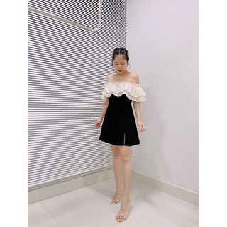 Váy trễ vai phối ren