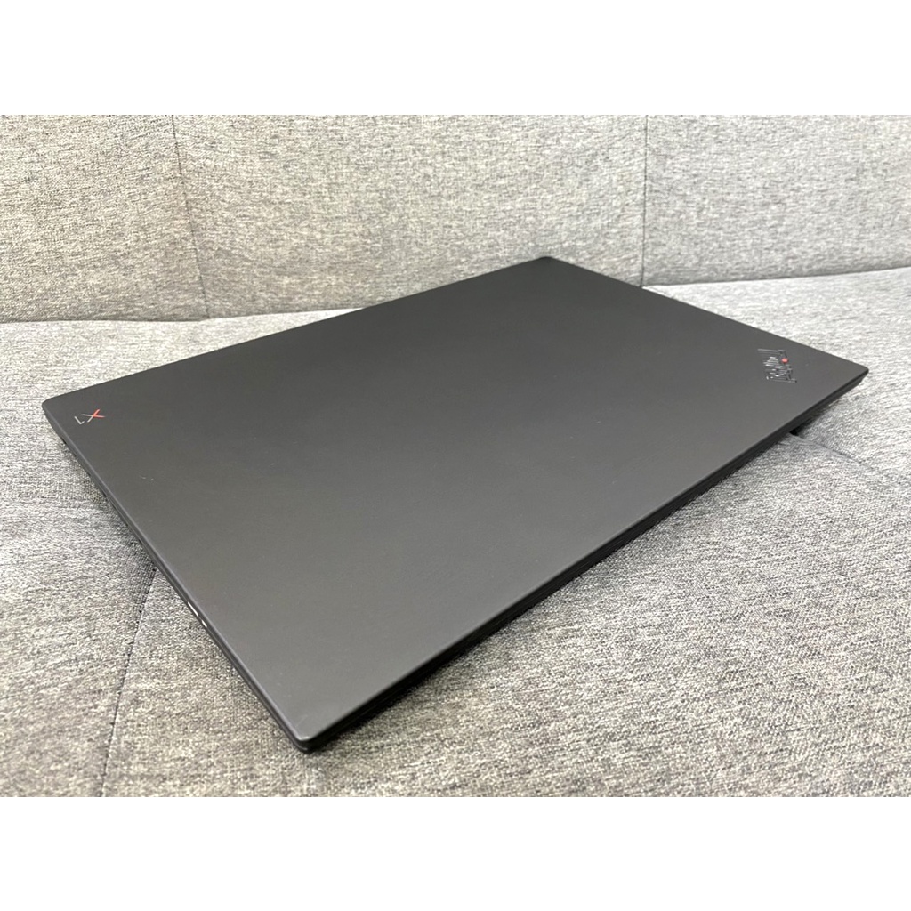 Thinkpad X1 Extreme i7-8850H l RAM 16G l SSD 256G l VGA 1050 Ti l 15' UHD 4K  Like New 99%