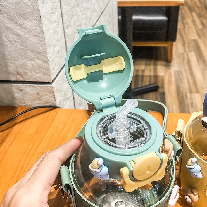 Bình Nước Dung Tích Lớn 700ml Có Ống Hút Và Dây Đeo Tiện Dụng Cho Bé