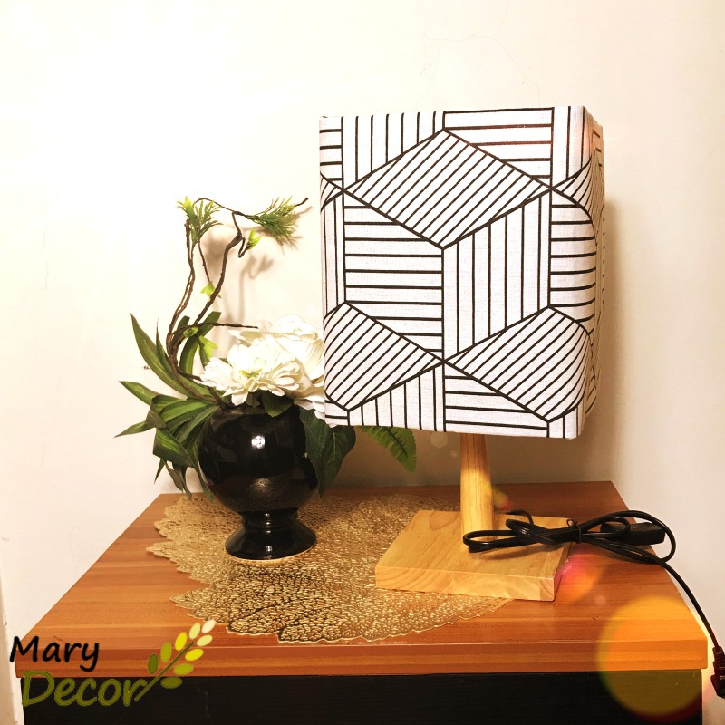 Đèn ngủ Mary Decor, đèn ngủ để bàn chân gỗ phong cách Nhật Bản, chao vải canvas hiện đại - TỨ GIÁC TRẮNG -DB-G10