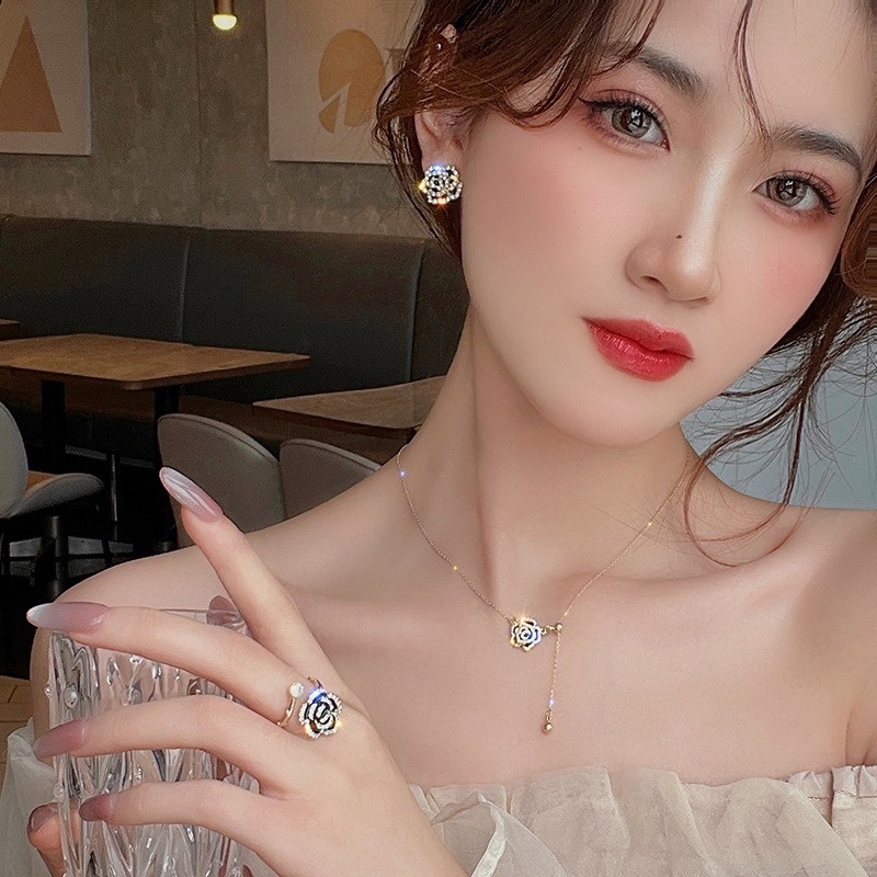 Nhẫn Hoa Trà Cao Cấp Phối Dây Xích Thời Trang Dễ Phối Đồ