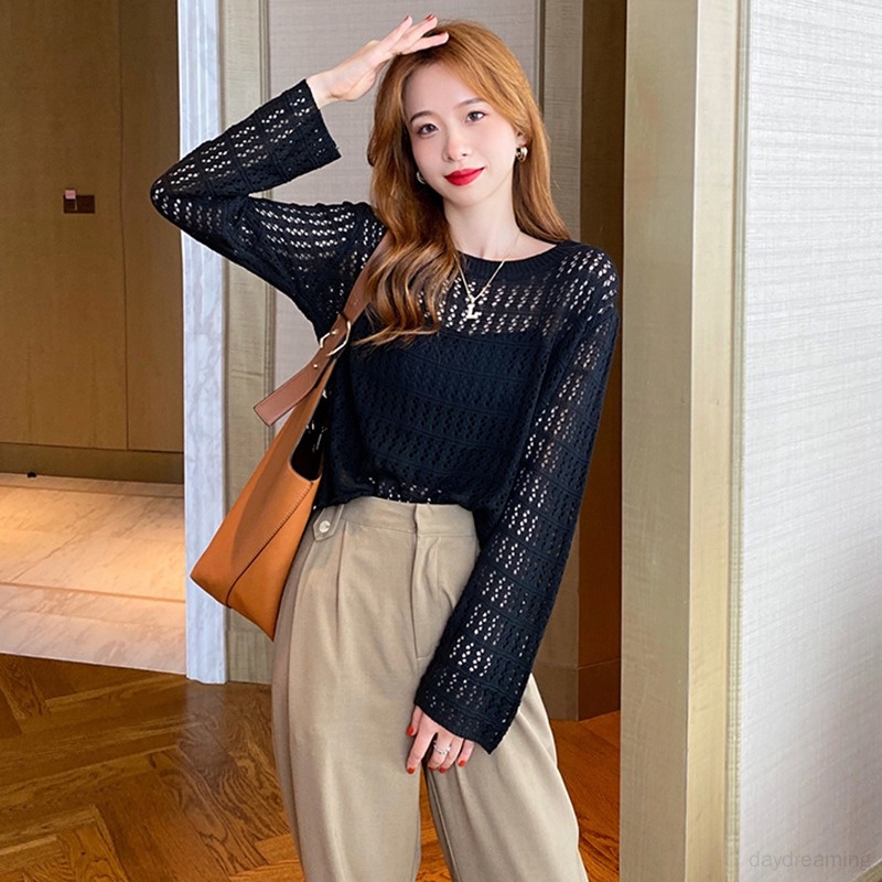 Áo Thun Nữ Cổ Tròn Dáng Rộng Khoét Lỗ