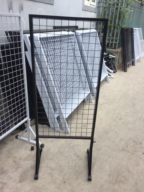 Lưới treo phụ kiện cao 1.4m*50cm có chân