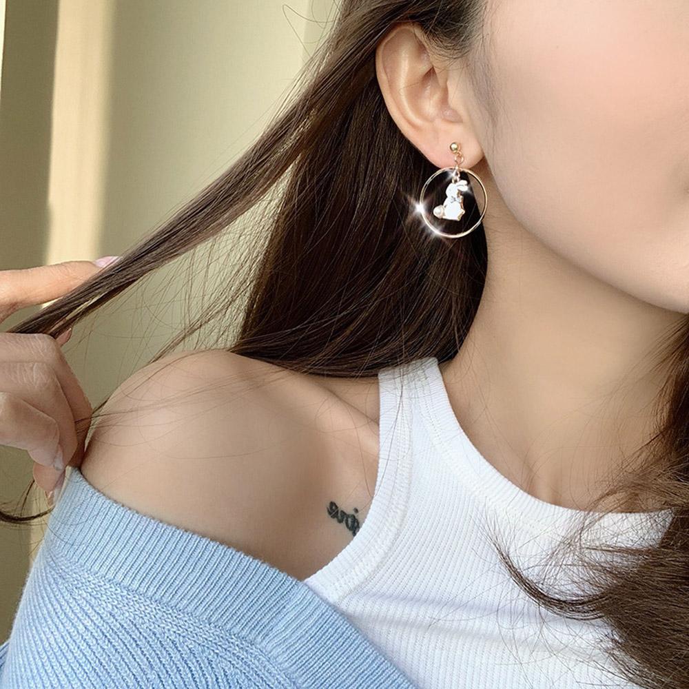 Khuyên Tai Hình Thỏ Và Mặt Trăng Tráng Men Dễ Thương Chống Dị Ứng Phong Cách Hàn Quốc