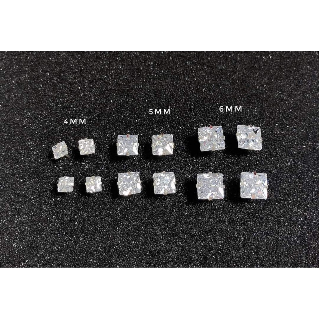 Nụ tai đá vuông đẹp sắc nét