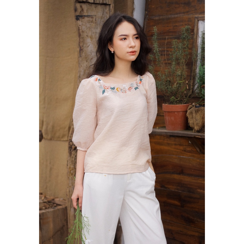 Áo kiểu nữ sang chảnh MAYY FASHION tơ be cổ vuông thêu hoa Nhật Hạ