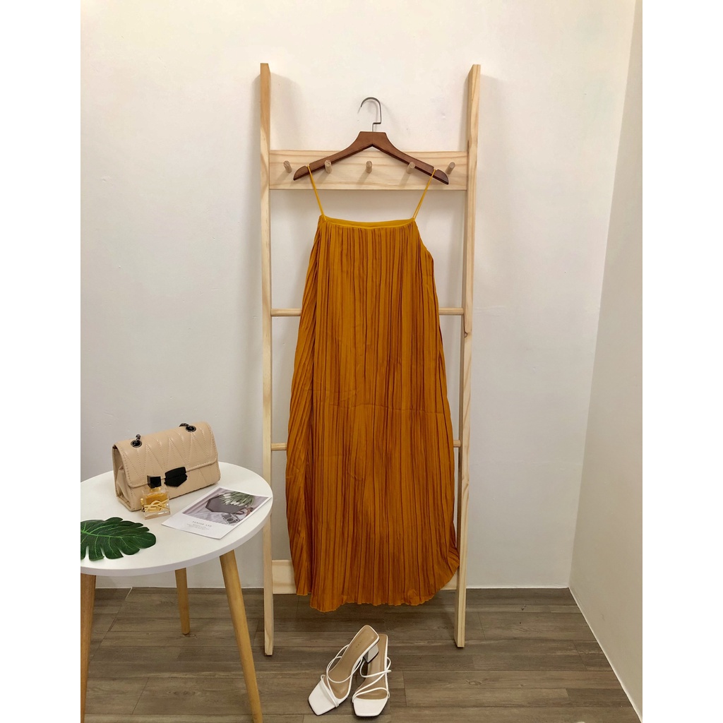 Đầm vàng 2 dây xếp ly