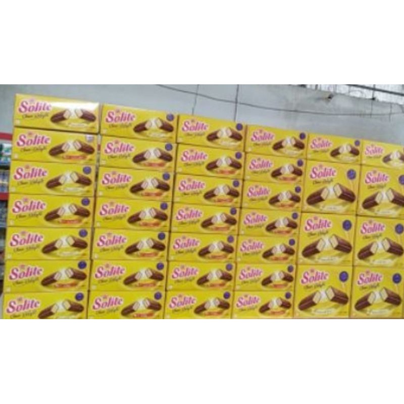 Hộp bánh bông lan tầng Solite Cadbury Delight 120g (6 bánh)