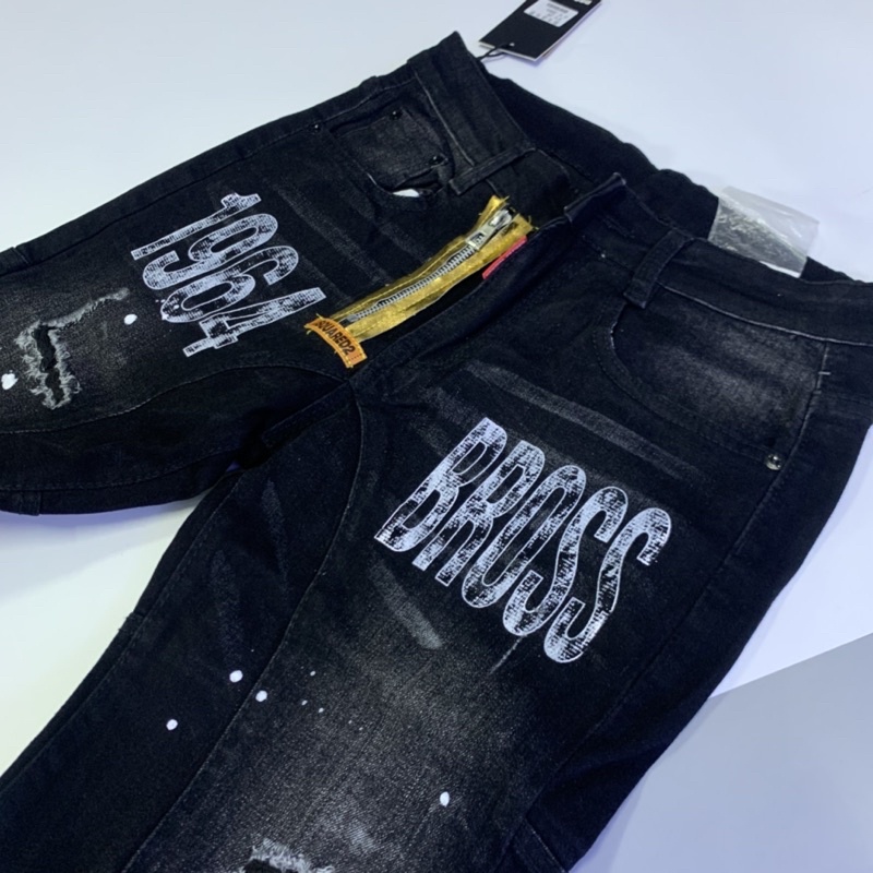 Quần Jean đen mài rách khoá lệch hoạ tiết in chữ QJ36