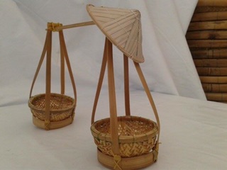 Quang gánh tre trang trí.