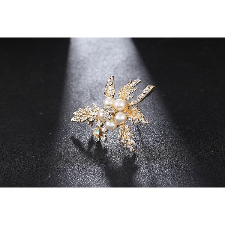 Ghim cài áo hình lá cây đính đá và ngọc trai nhân tạo phong cách Hàn Quốc mới