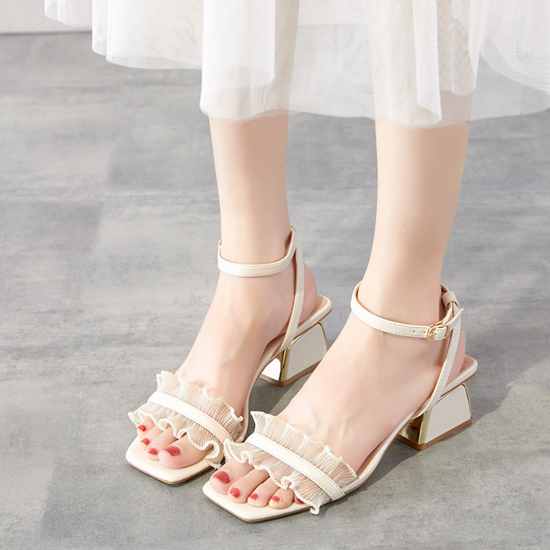 Giày Sandal Ngọt Ngào Phong Cách đế Vừa	 Xếp Cánh Hoa Kiểu dáng cài khuy