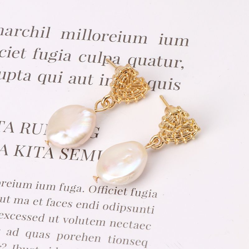 Bông Tai Kim Loại Dáng Dài Hình Trái Tim Đính Ngọc Trai Tự Nhiên Thời Trang Cho Nữ