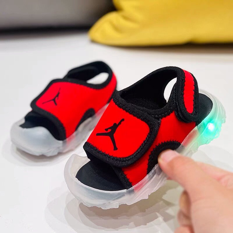 Sandal quai dán - dép bé trai có đèn led cho bé trai hình người mẫu hot nhất hiện nay mã mới 8021