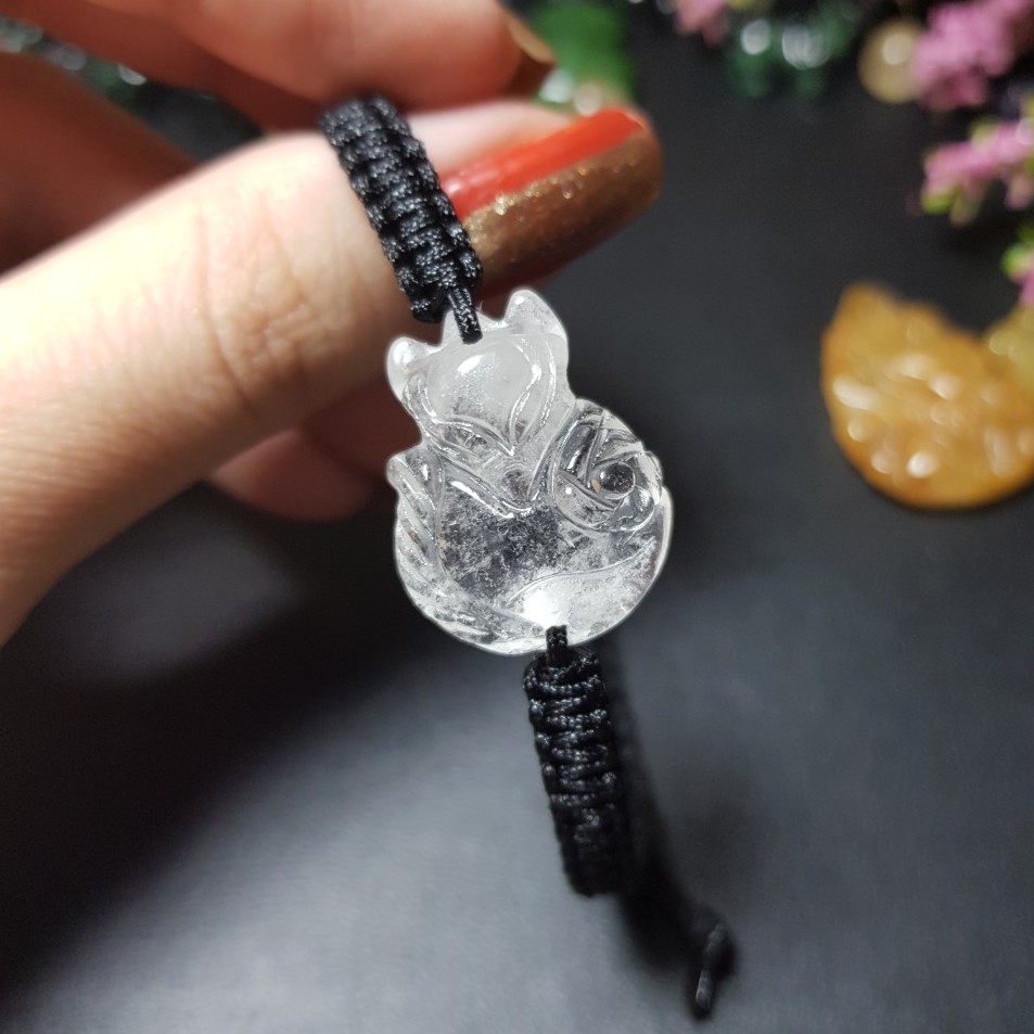 Mặt hồ ly trắng