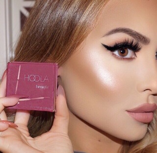 Phấn tạo khối Benefit Hoola Matte Bronzer