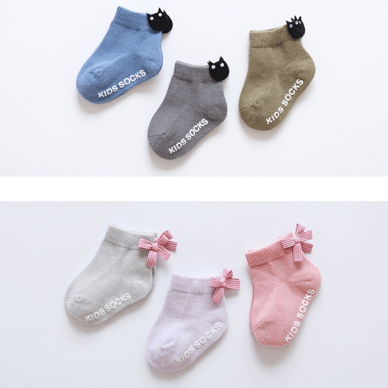 Set 3 Đôi Vớ Chống Trượt In Hình Dễ Thương Cho Bé