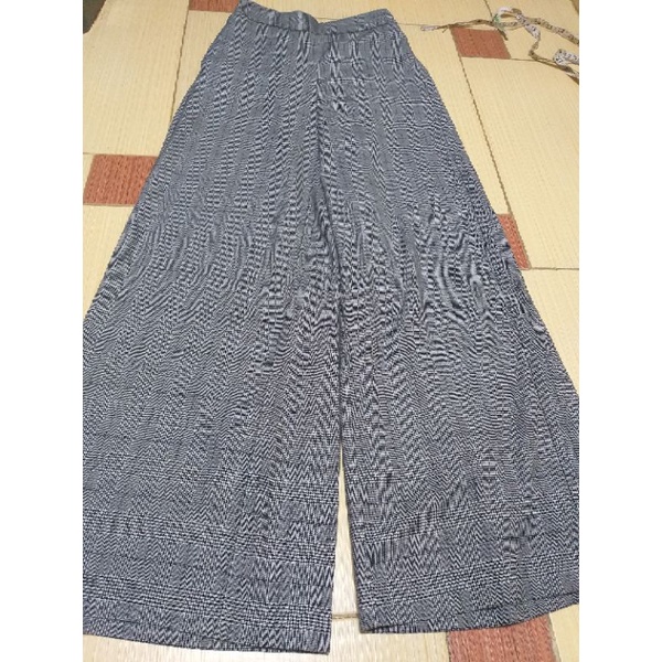 Quần cullotes/ quần suông kẻ GU size S-M thanh lý