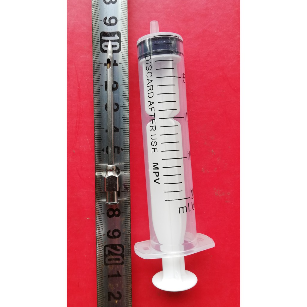 Bơm kim tiêm dùng để bơm hóa chất trị sâu đục thân trên cây trồng và vật nuôi chó mèo