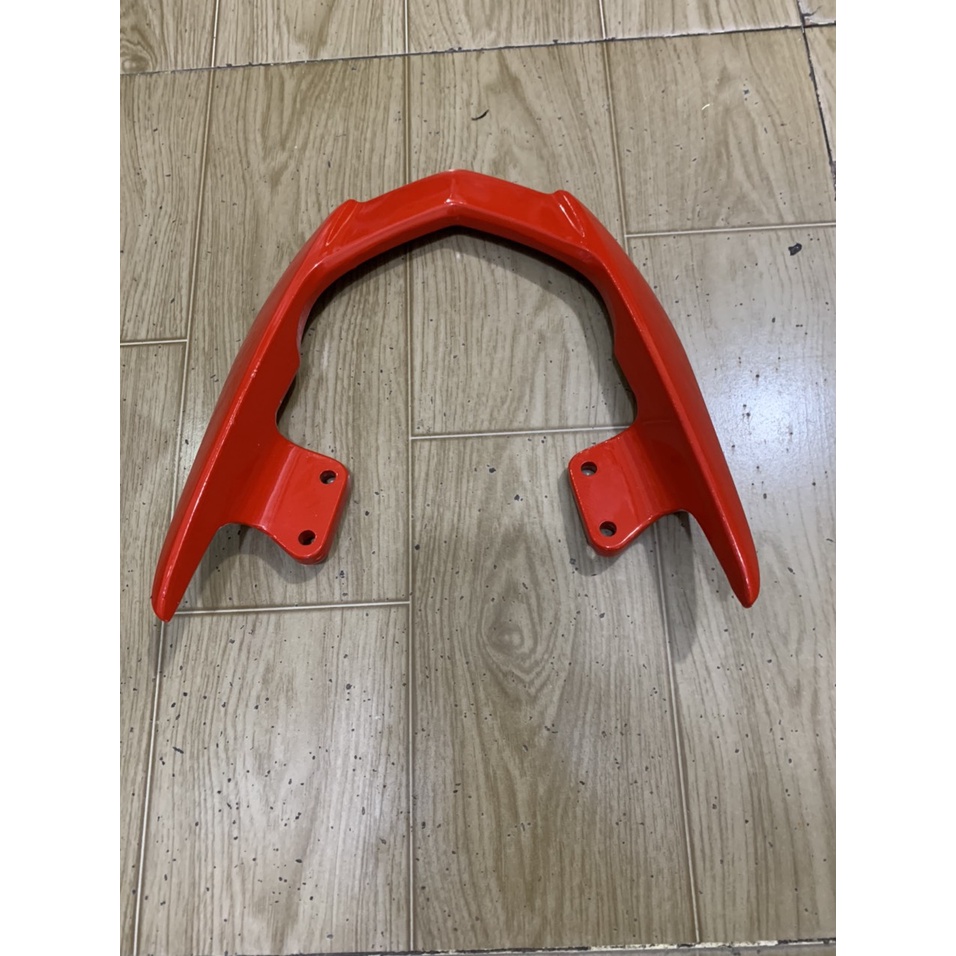 Cảng sau xe winner V1 màu đỏ