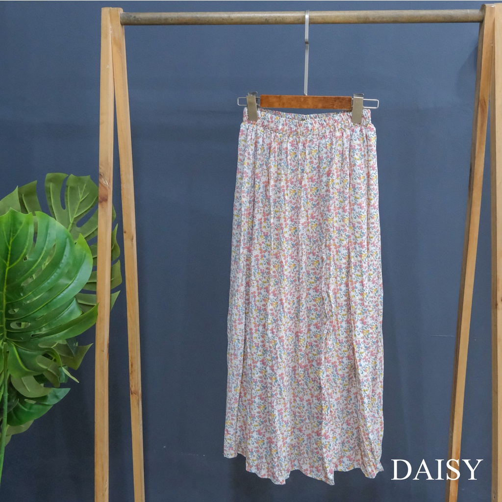 Chân váy dáng dài xòe hoa Qing Daisy CV6107