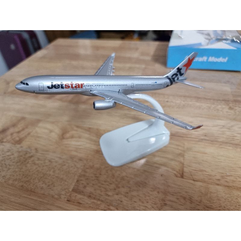 Mô hình máy bay sắt sơn tĩnh điện Jetstar Airline