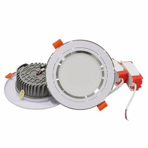 Đèn âm trần đế đúc 7w - 9w . Ánh sáng 3 màu