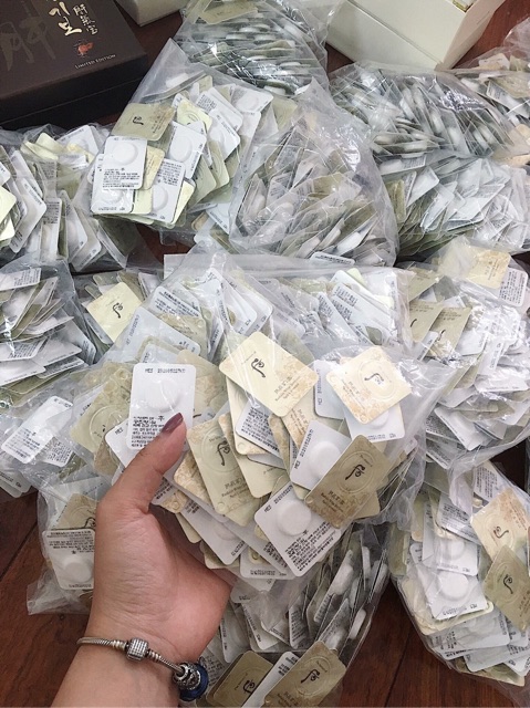 Vỉ Cao Nám Dưỡng Sáng Da Đông Y Whoo Radiant White Ultimate Corrector date 2025