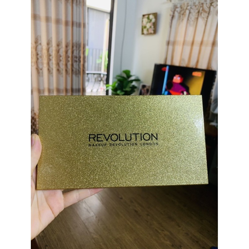 Pass Bảng mắt Revolution 24 màu