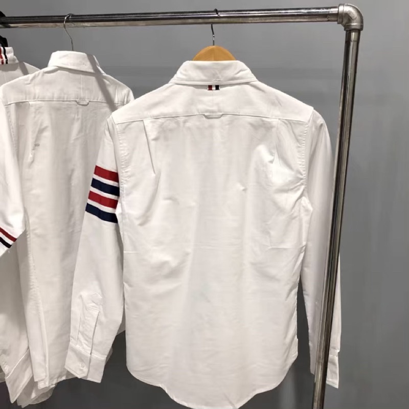 Áo sơ mi Thom brown 4 sọc đỏ đen