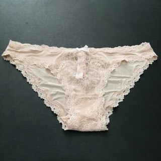 Quần lót Victoria's Secret lụa siêu mát nude phối ren