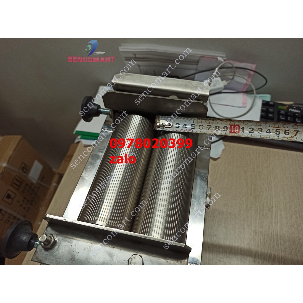 Máy cán mực quay tay bằng inox ,cán cá ,khô bò ,khô gà