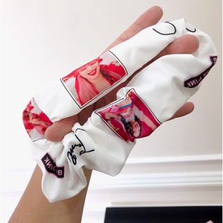Cột tóc scrunchies Black Pink