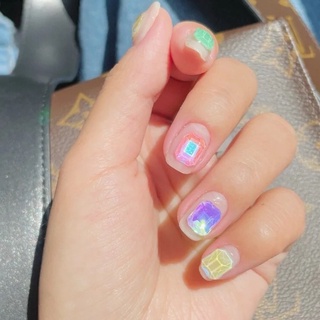 Đá khối chân bằng màu neon