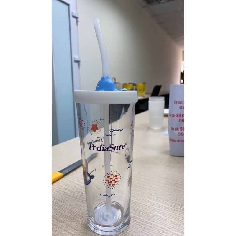 ly thuỷ tinh lumilac kèm ống hút có chia vạch,hàng khuyến mãi giá rẻ, cốc 7 màu cho bé