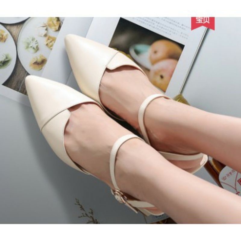 Giày bít mũi cao gót 3 phân hai màu đen kem