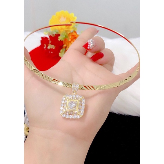 Kiềng cổ cứng và mặt dâu chuyền kiểu vuông đính đá trắng ma vàng 18 dùng đi tiệc siêu đẹp