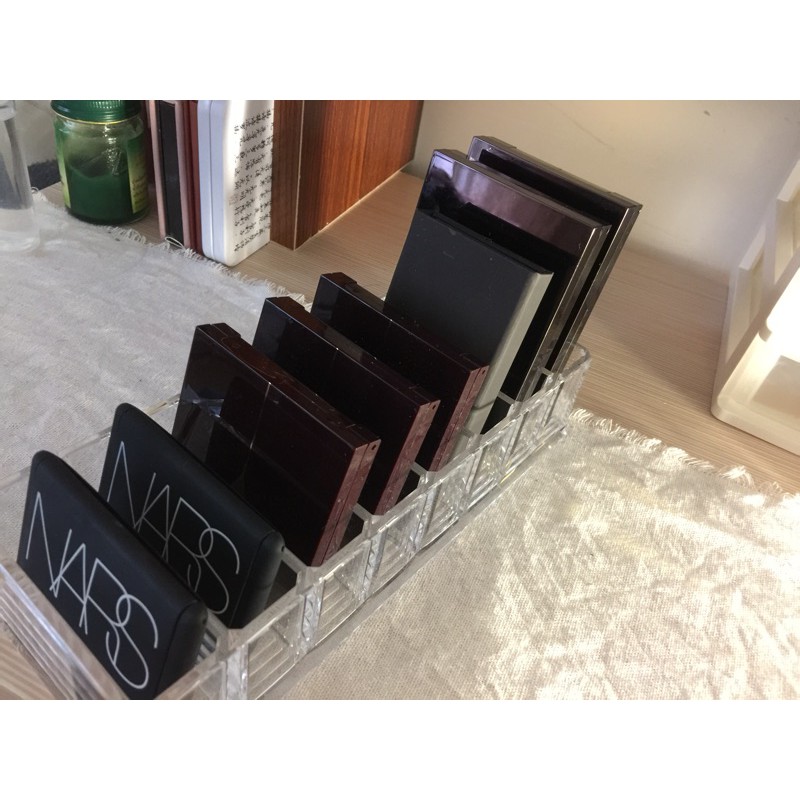 Khay để hộp phấn 8 ngăn