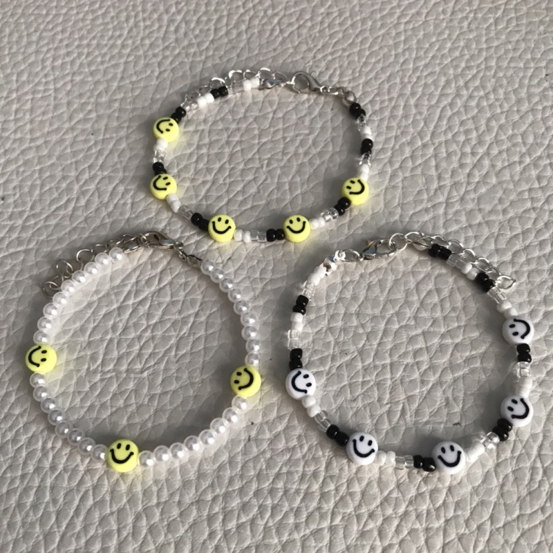 Vòng tay handmade bằng hạt cườm hot trend