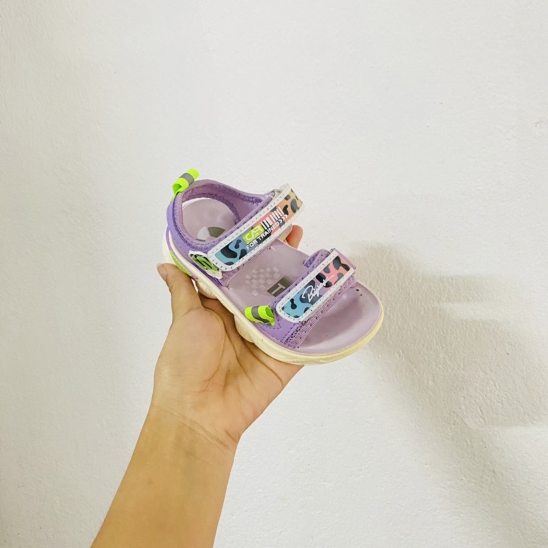 Dép sandal bé gái đế khấu chắc chắn,siêu nhẹ chống trơn .Hàng full hộp